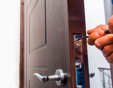 تركيب ابواب خشب تركيب ابواب خشب